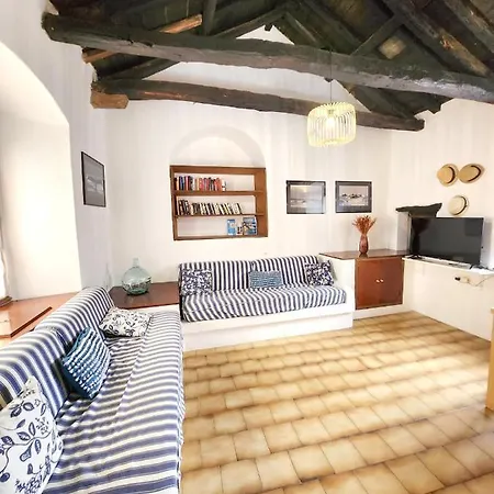 Maison Confortable A Avec Terrasse Et Jardin