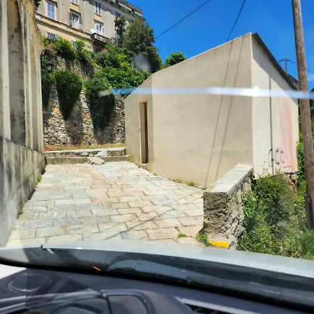 Maison Confortable A Avec Terrasse Et Jardin