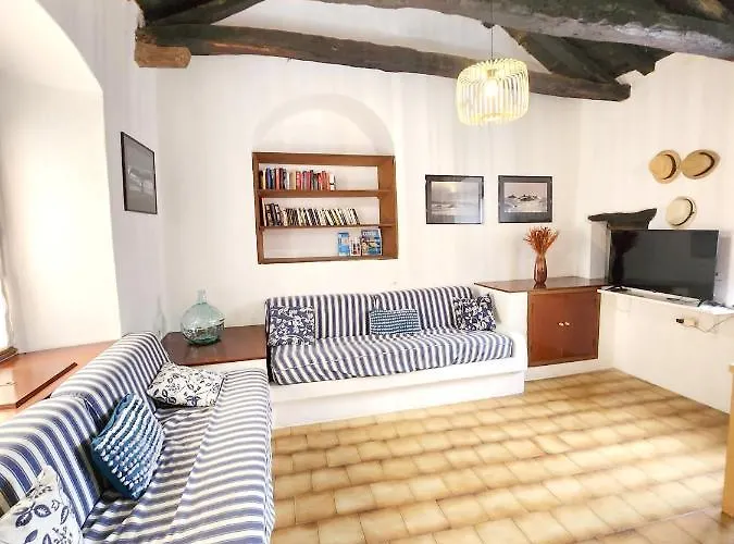 Maison Confortable A Avec Terrasse Et Jardin