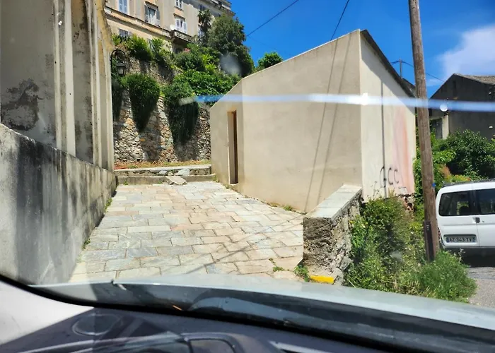 Maison Confortable A Avec Terrasse Et Jardin