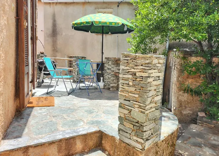 Maison Confortable A Avec Terrasse Et Jardin